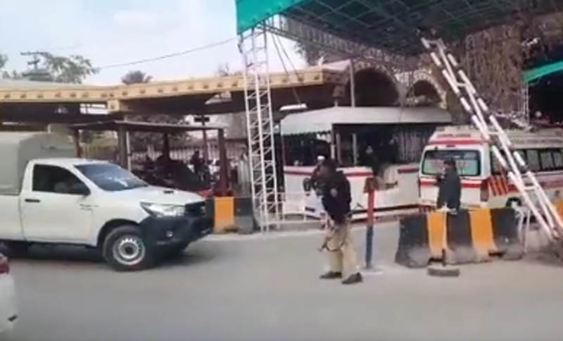 Pakistan: 50 hurt as blast rocks Peshawar mosque