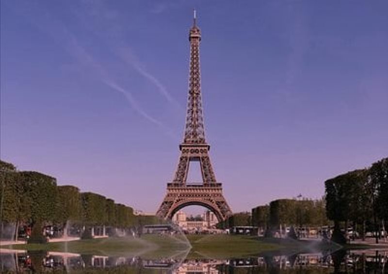 France: Two drunken American tourists found sleeping in Eiffel Tower