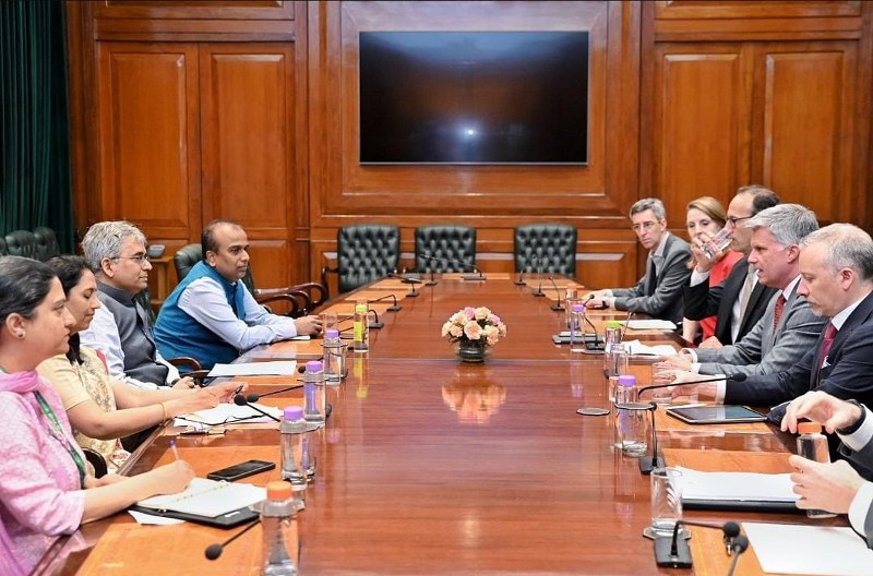 Indian,Canadian officials meet, share vision to witness peaceful, stable Indo-Pacific region