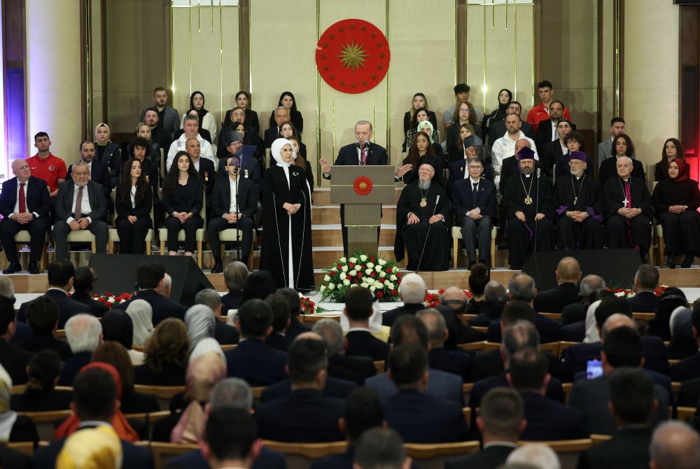 Erdogan takes oath of office for third term as president