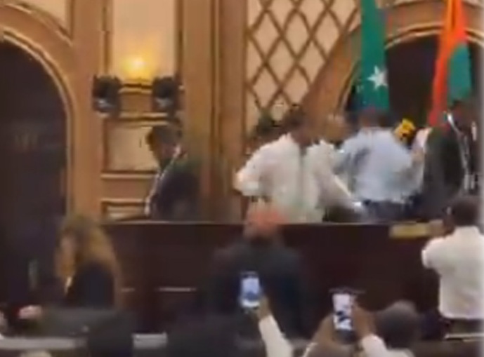 Maldives Parliament witnesses chaos as lawmakers clash during special session