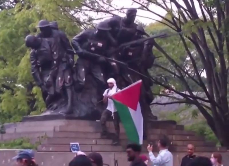 Anti-Israeli protesters in NYC stopped from marching to Met Gala; vandalise WWI memorial, burn US flags